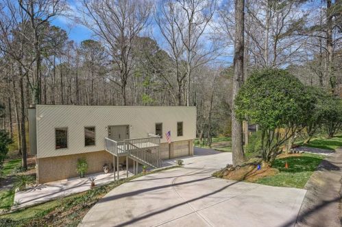 1845 Beaver Dam Ln, Marietta, GA 30062-2645