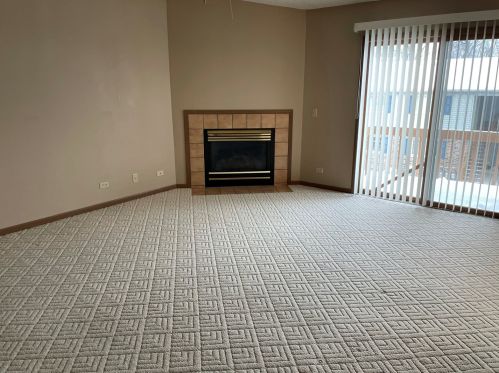 320 Woodridge Cir, South Elgin, IL 60177-2381