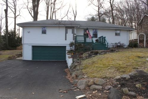 77 Marion Ave, Kinnelon, NJ 07405-1909