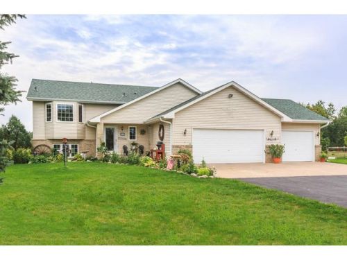 8675 345th St, Stacy, MN 55079-9598