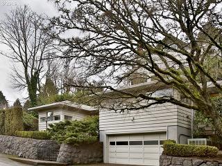 2221 Broadway Dr, Portland, OR 97201-1600