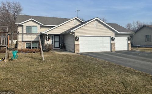 587 Wood Cir, Gaylord, MN 55334-2310