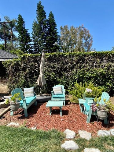 1102 Riviera Dr, Santa Ana CA 92706-1543 exterior