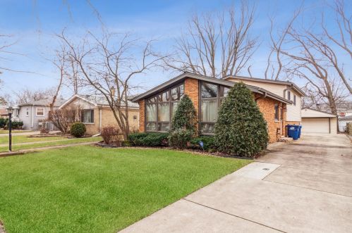 1762 Sycamore St, Des Plaines, IL 60018-2267