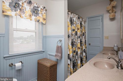 3240 48 St, Camden NJ 08109-2108 exterior