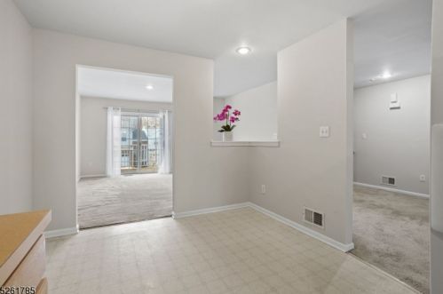 27 Grant Way, Princeton NJ  08540-1667 exterior