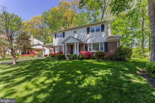 9118 Donna Dean Dr, Springfield, VA 22153-1420