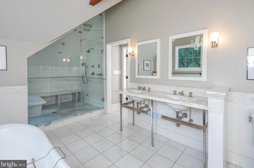 19 Greenhouse Dr, Princeton NJ  08540-4801 exterior