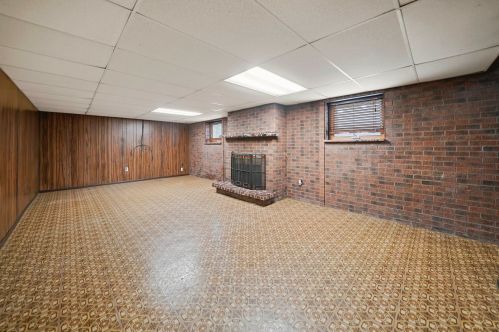 8644 Stolting Rd, Niles IL  60714-1817 exterior