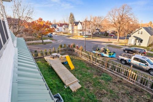 686 Duluth St, Saint Paul MN  55106-4710 exterior