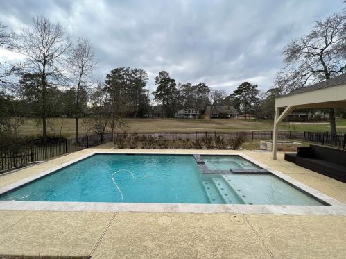 135 Apache Cir, Conroe TX  77304-1204 exterior