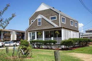 900 Ocean View Ave, Norfolk VA  23503-1314 exterior