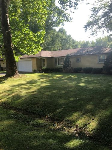 5 Cherry Dr, Kankakee, IL 60901-7541