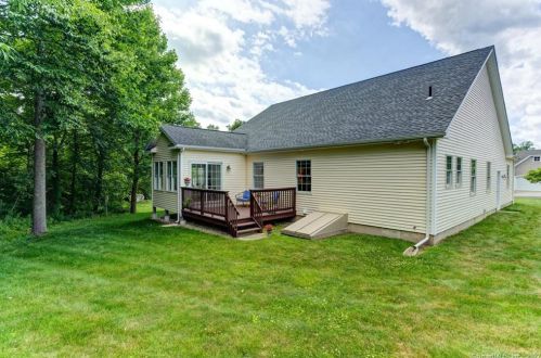 33 Buttonwood Rd, Hebron, CT 06248-1550