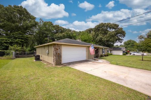 408 Fieldstone Rd, Warner Robins, GA 31093-1401