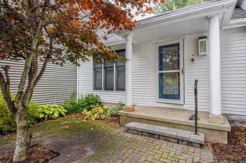 19 Farm Dr, Farmington, CT 06032-2702