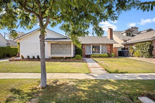 11821 Kensington Rd, Los Alamitos, CA 90720-4418