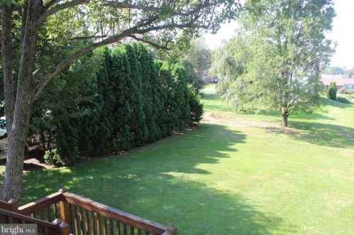 2482 Creek View Dr, Lancaster PA  17602-1451 exterior