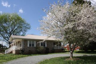 10 Cotton St, Pittsboro, NC 27312-5676