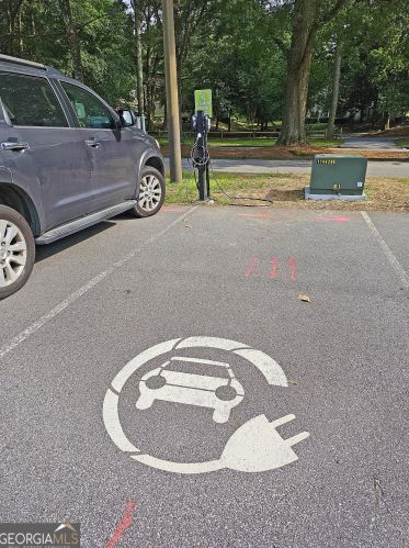 83 Montre Sq, Atlanta GA  30327-4046 exterior