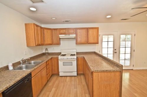 6425 Navion Dr, Citrus Heights, CA 95621-1805