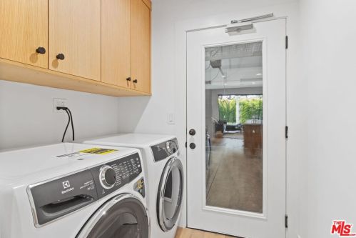 4614 Tobias Ave, Van Nuys CA  91403-2823 exterior