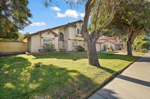 369 Winchester Dr, Rialto, CA 92376-3679