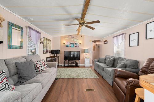 25 1st St, Belmont, NH 03220-3400