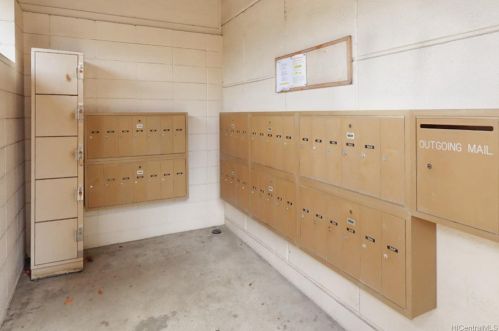 909 University Ave, Honolulu HI  96826-3262 exterior