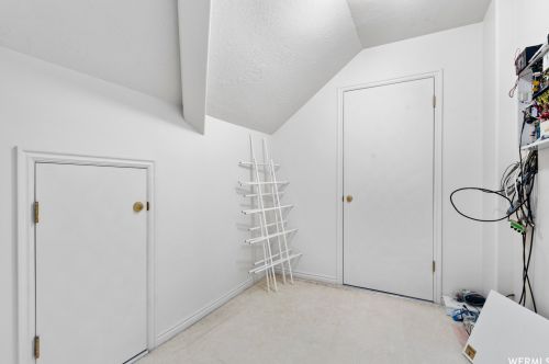 2515 Willow Hl Dr, Sandy UT 84093-1894 exterior