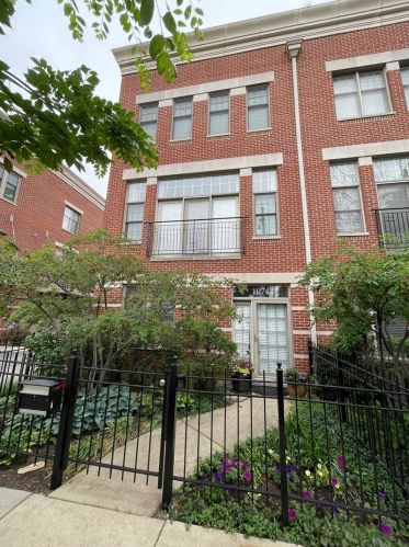 1074 Fry St, Chicago, IL 60642-5421