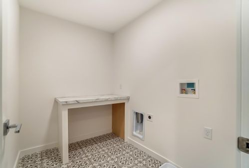 2618 Hackberry St, Cincinnati OH  45206-2122 exterior