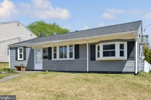 29 Summit Ave, Gloucester, NJ 08031-1140