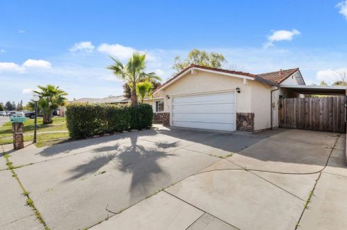 8716 Lodestone Cir, Elk Grove CA  95624-2520 exterior