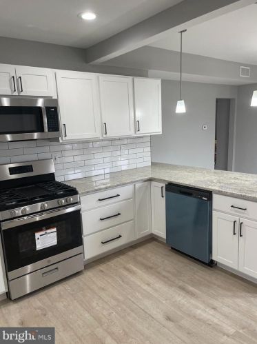 215 Helms Ave, Auburn, NJ 08085-1015