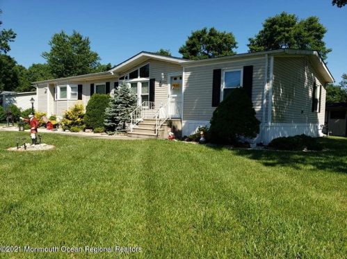 9 Copperfield Dr, Upper Freehold Township, NJ 08514-2451