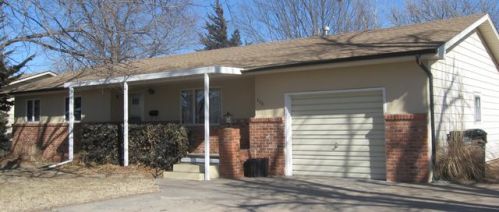 208 Clark Ave, Lyons, KS 67554-2402