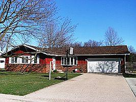440 Circle Dr, Kewanee, IL 61443-3622