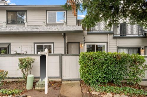 6231 Oak Valley Ln, Citrus Heights, CA 95621-4855