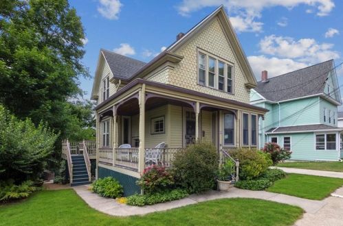 36 Summer St, Westerly, RI 02891-2239