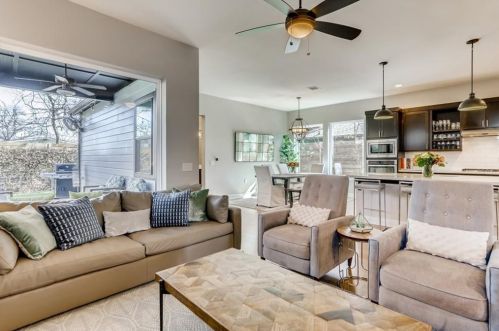 2602 Diaz St, Austin TX  78702-3915 exterior