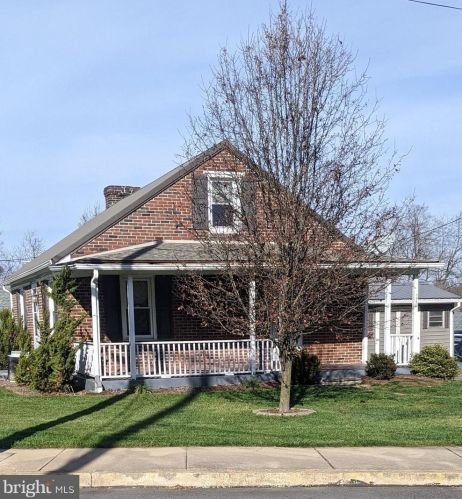 240 Fulton St, Ephrata PA  17522-2419 exterior