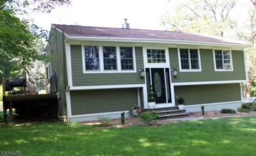 1 Kern Dr, Roxbury Township, NJ 07836-9726