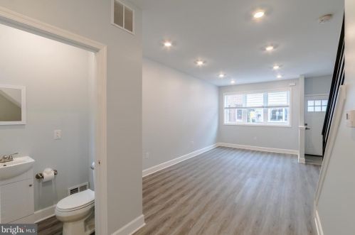 1017 Emily St, Philadelphia PA  19148-2322 exterior