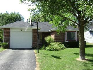 795 Springhill Cir, Naperville IL  60563-3320 exterior