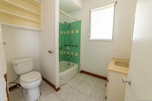 1815 Lanakila Ave, Honolulu HI  96817-2118 exterior