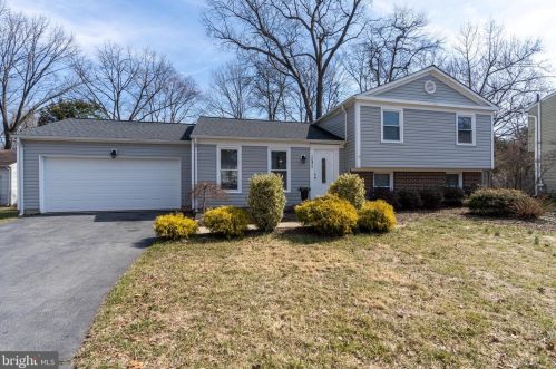 12824 Longleaf Ln, Herndon, VA 20170-2823
