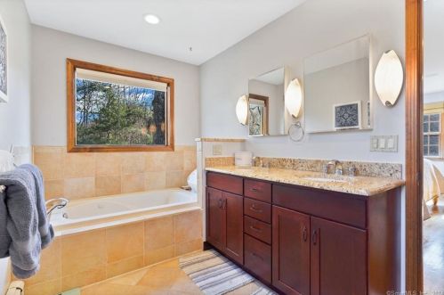 36 Laurel Dr, Upper Stepney CT  06468-1650 exterior