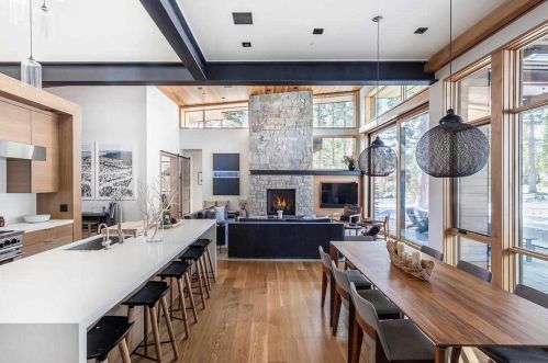 8343 Thunderbird Cir, Truckee CA  96161-4324 exterior
