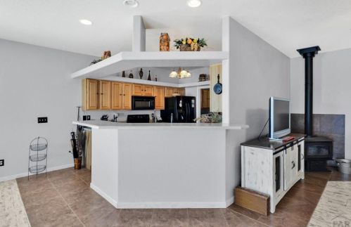 689 Longsdale Dr, Pueblo, CO 81007-6578